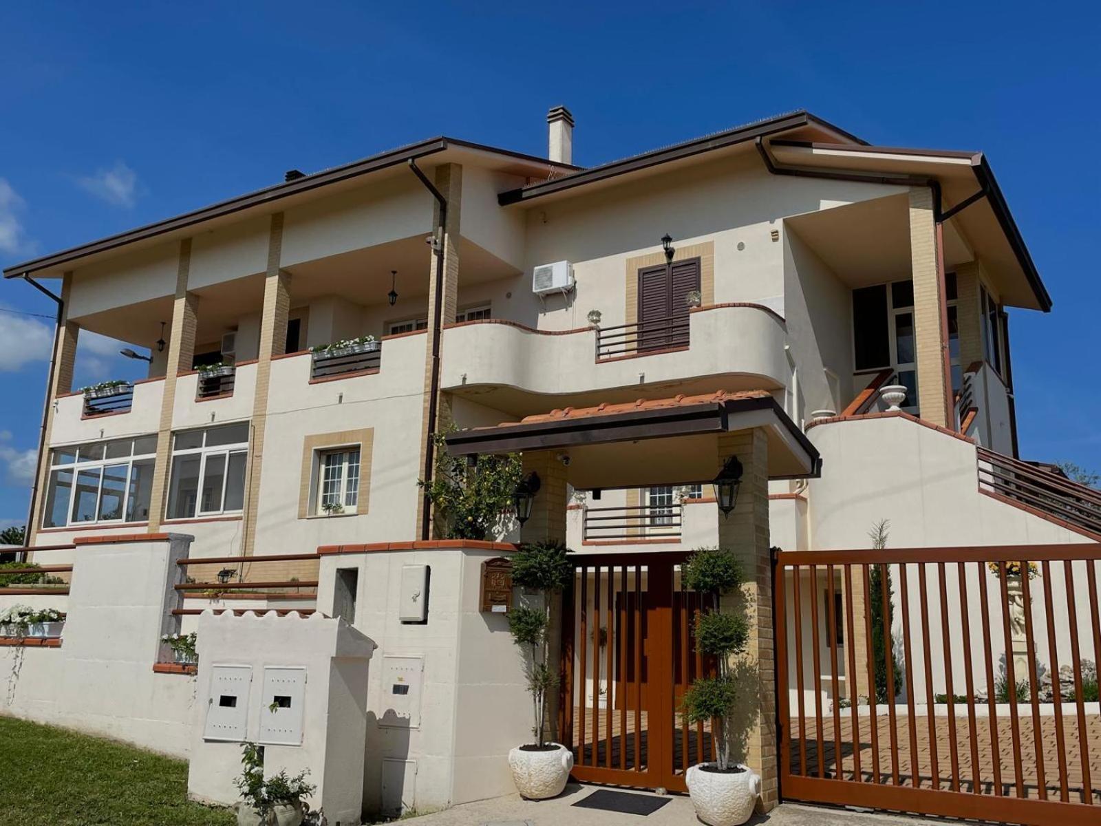 Appartamento In Villa Villalfonsina Exterior foto